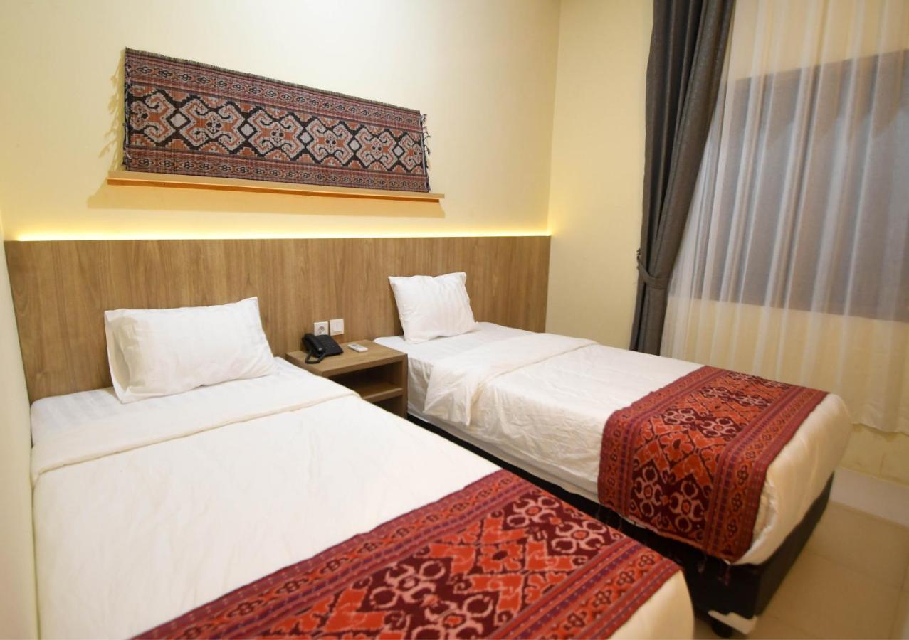 Pasola Hotel Waikelo Luaran gambar